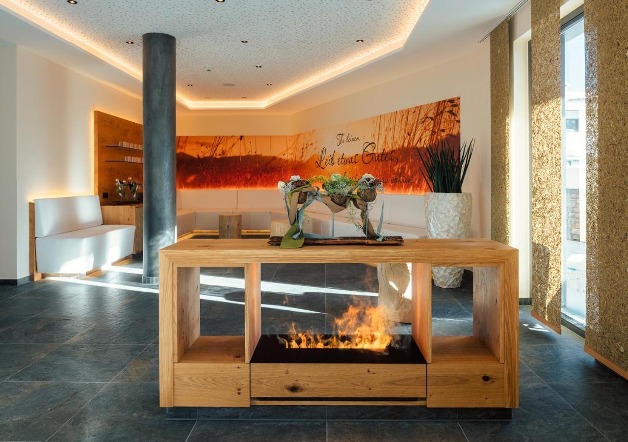 Hotel Garni Alpenjuwel Residenz แซร์เฟาส์ ภายนอก รูปภาพ